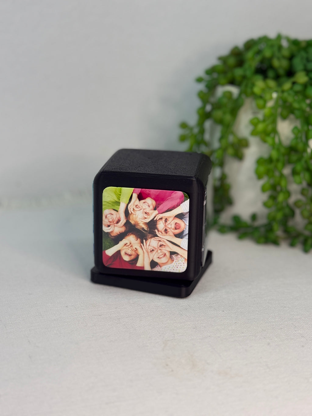 Spinning Cube Magnet Holder STL